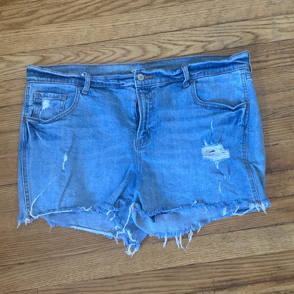 Old Navy Boyfriend jean shorts. Size 16 with American Flag Pockets.